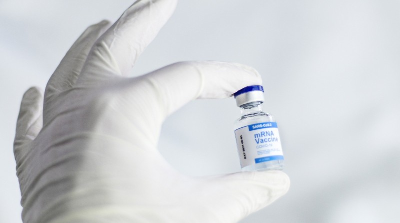 Fotografía referencial de las vacunas contra el covid-19. Foto: Pixabay
