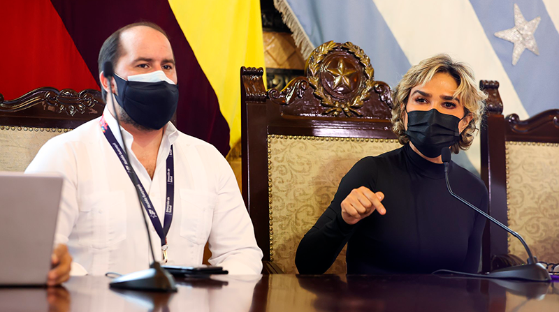 Viteri dijo que las cifras de contagios en la Guayaquil son alarmantes. Foto: Twitter @CynthiaViteri6