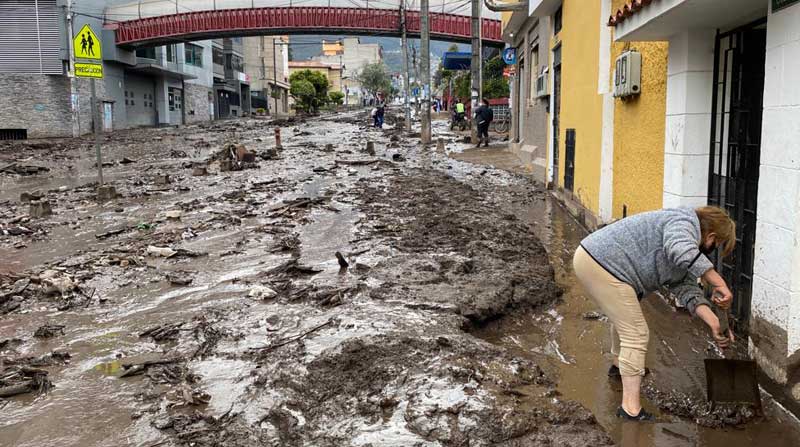 A los moradores les preocupa que la ayuda se demore, ya que en esa calle viven varios adultos mayores. Foto: Patricio Terán / EL COMERCIO