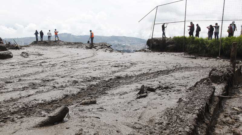 El aluvión en el sector de La Gasca, en el norte de Quito, dejó más de 22 personas fallecidas, 47 heridas y 20 desaparecidas. Foto: Patricio Terán / EL COMERCIO