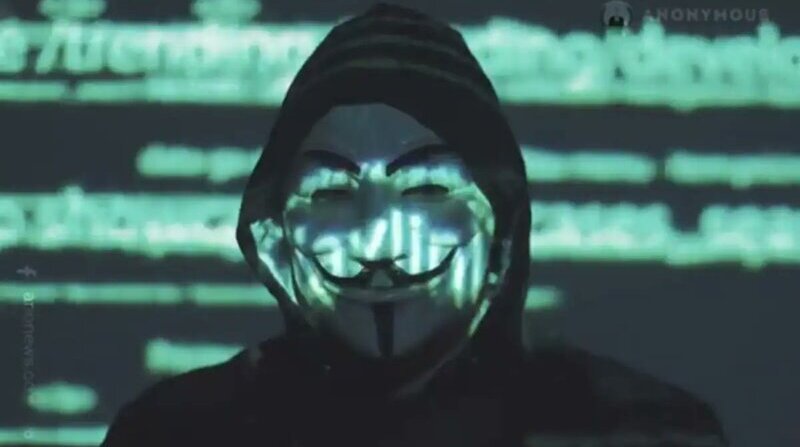 En un vídeo difundido a través de YouTube, un representante de Anonymous indicó que, durante los últimos días, varios sitios gubernamentales rusos sufrieron ciberataques. Foto: Twitter de Anonymous TV