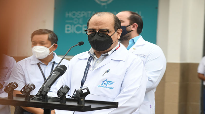 Carlos Farhat, epidemiólogo del Municipio, informó sobre una disminución en casos de contagios, hospitalizaciones y muertes durante la última semana en Guayaquil. Foto: Cortesía Municipio de Guayaquil