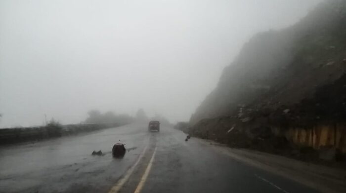 Deslizamiento de tierra en el km 34+200 de la vía Alóag - Santo Domingo. Foto: ECU 911 Quito