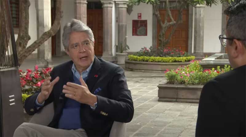 Presidente Guillermo Lasso, en entrevista desde el Palacio de Carondelet. Foto: Captura de pantalla.