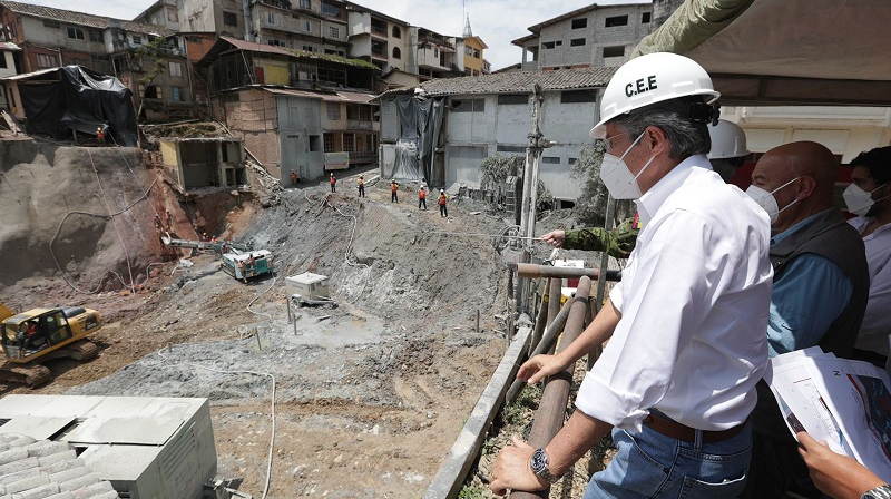 El presidente Guillermo Lasso constató el avance de los trabajos de remediación en el socavón de Zaruma. Foto: Cortesía Secretaría de Comunicación