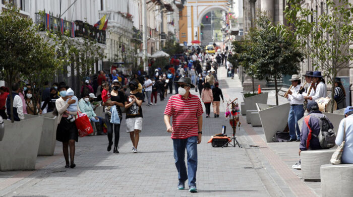 El alcalde anunció los aforos permitidos para distintas actividades en Quito, con el cambio de alerta a amarillo, en el semáforo epidemiológico. Foto: Archivo/ EL COMERCIO