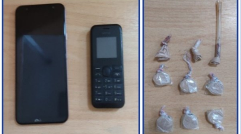 Entre los detenidos se encontraron 2 813 gramos de marihuana y dos celulares. Foto: Twitter de la Policía Ecuador
