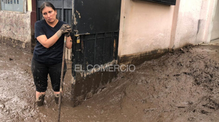 Natalia Morales narró que vio a una persona sin vida, que era arrastrada por el lodo del aluvión. Foto: Yadira Trujillo/ EL COMERCIO
