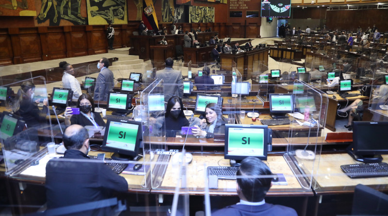 Con 91 votos a favor, 14 en contra y 27 abstenciones, la Asamblea resolvió llevar a juicio político a la superintendenta de Bancos Ruth Arregui. Foto: Flickr / Asamblea Nacional