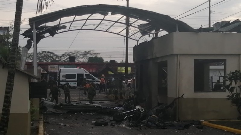 Un estallido de un carro bomba se registró en frente de una guarnición militar en Colombia. Foto: Juan Guillermo Zuluaga, Gobernador del departamento del Meta