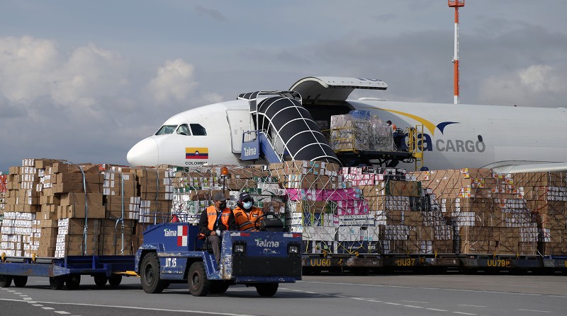 Se exportaron 20 112 toneladas de flores en total, en los 23 días que duró la temporada de este año desde el aeropuerto de Quito. Foto: Quiport