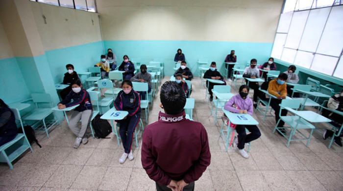Los estudiantes portan cubrebocas en su regreso a las clases presenciales. Foto: Julio Estrella / EL COMERCIO
