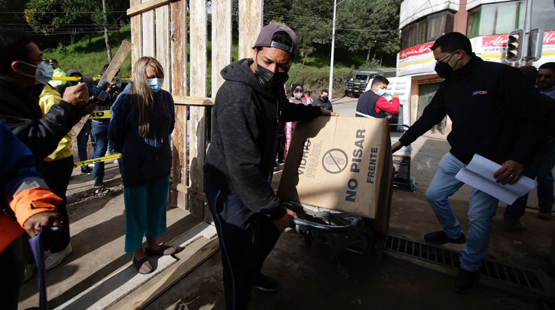Las donaciones se entregaron luego de que se identificara a las familias afectadas. Foto: Carlos Noriega/ EL COMERCIO