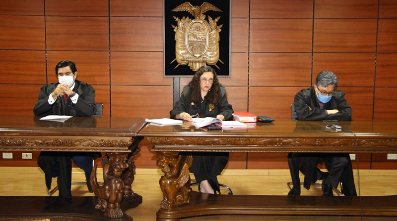 Luis Rivera (izq.), Daniella Camacho y Marco Rodríguez sentenciaron a 12 años de cárcel al exministro Raúl Carrión y una persona más. Foto: Corte Nacional