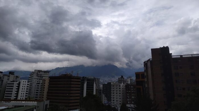La Secretaría de Seguridad y Gobernabilidad de Quito asegura que se presentarán lluvias la tarde de este domingo 6 de febrero de 2022 en el centro y el norte de la capital. Foto: EL COMERCIO