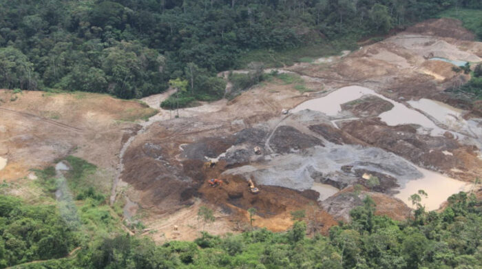 El 13 de febrero del 2022 se realizó un operativo contra la minería ilegal, en el sector de Yutzupino, en Napo. Foto: Ministerio de Gobierno