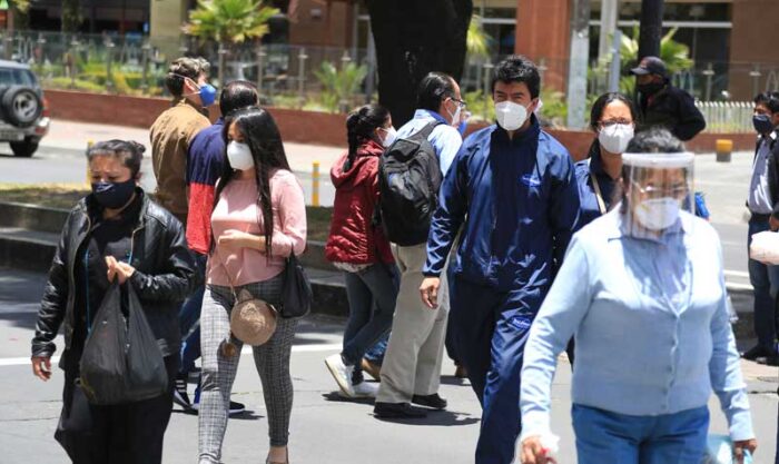 Ecuador registró en la quinta semana epidemiológica 25 858 contagios frente a los 50 168 de la segunda semana. Foto: archivo / EL COMERCIO