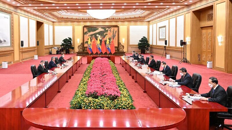 El Gobierno espera comenzar las negociaciones para que el TLC con China se concrete antes de culminar el 2022. Foto: Twitter de Guillermo Lasso