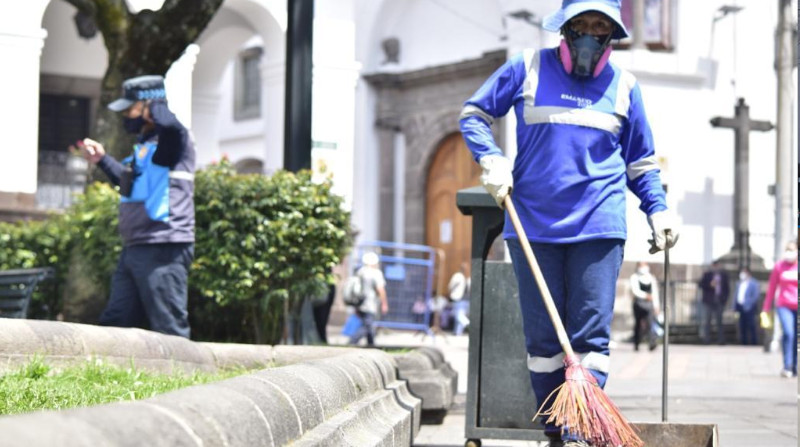 En las vacaciones por Carnaval, en Quito, se mantienen los servicios de recolección de residuos sólidos en los horarios y días habituales. Foto: Cortesía Emaseo
