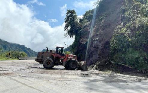 Limpieza de la vía Alóag – Unión del Toachi. Foto: Prefectura de Pichincha