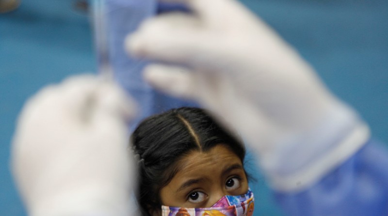 Los niños ecuatorianos de entre tres y cuatro años podrán acceder a la vacunación anticovid desde el 21 de febrero. Foto: Archivo / Galo Paguay / El Comercio