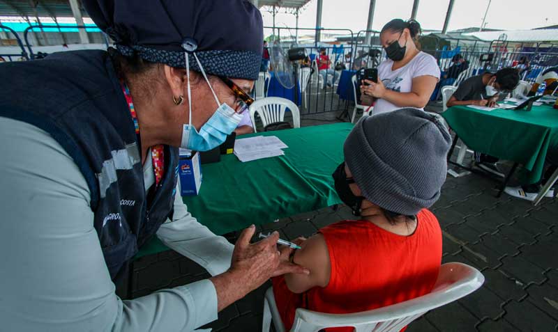 En Quito hay 12 puntos de vacunación habilitados para este sábado 7 de mayo del 2022. Foto: archivo / EL COMERCIO