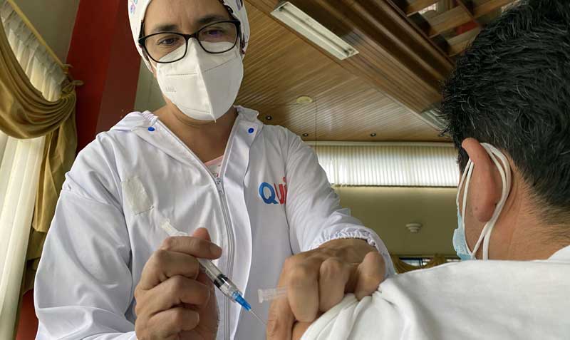 El proceso de vacunación contra el covid-19 se realiza en más de 1 000 puntos habilitados por el Ministerio de Salud. Foto: archivo / EL COMERCIO