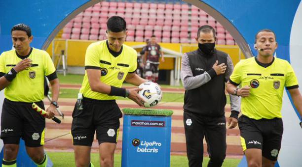 Los árbitros ecuatorianos están al día en sus remuneraciones, por parte de la LigaPro. Foto: @havolinedeport