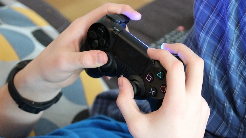 Los videojuegos se encuentran dentro de la categoría de 'uso de sustancias o comportamientos adictivos', según la OMS. Foto: Pixabay