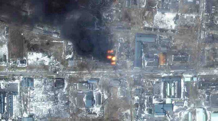 Imagen de satélite facilitada por Maxar Technologies de la ciudad de Mariupol tras un bombardeo ruso. EFE