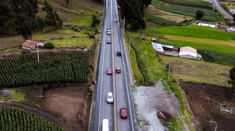 Gobierno entregó este jueves 3 de marzo de 2022 el mantenimiento de la vía Riobamba - Balbanera - Río Angas, de 150,4 km de longitud. Foto: Cortesía MTOPEl