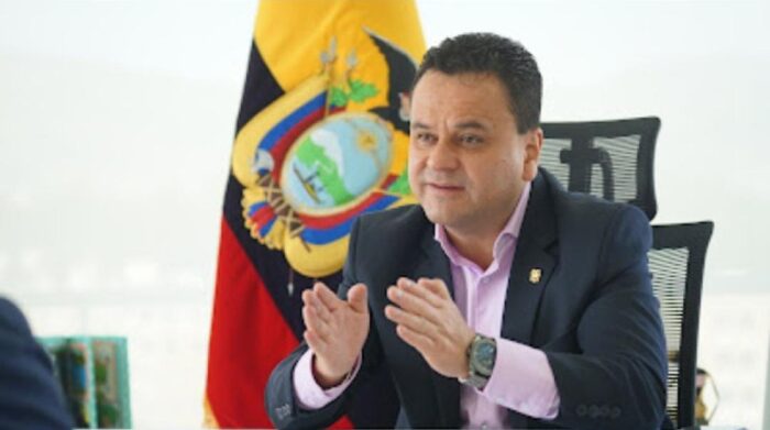 El ministro de Inclusión Económica y Social, Esteban Bernal, dijo que la firma de convenios con cooperantes se adelantó en este 2022. Foto: cortesía MIES.