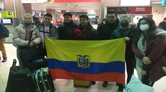 El primer vuelo humanitario con ecuatorianos llegará a México. Foto: @juancaholguin