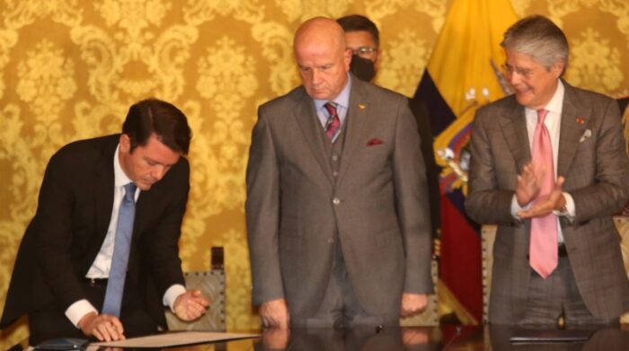 Francisco Jiménez (I) fue posesionado por Guillermo Lasso, como ministro de Gobierno la tarde del miércoles 30 de marzo de 2022. Foto: El Comercio