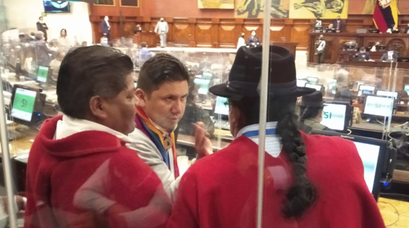 En el Pleno de la Asamblea se acogió un pedido para tratar las denuncias del Presidente contra asambleístas de Pachakutik por chantaje. Foto: Roger Vélez/ EL COMERCIO