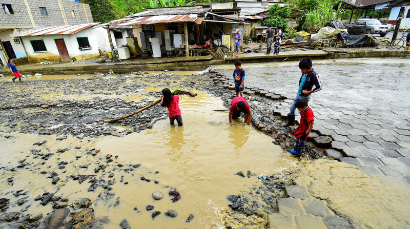 Los habitantes de Pucayacu recaudaron fondos de una rifa para reconstruir su pueblo, afectado por las lluvias. Foto: Enrique Pesantes/ EL COMERCIO