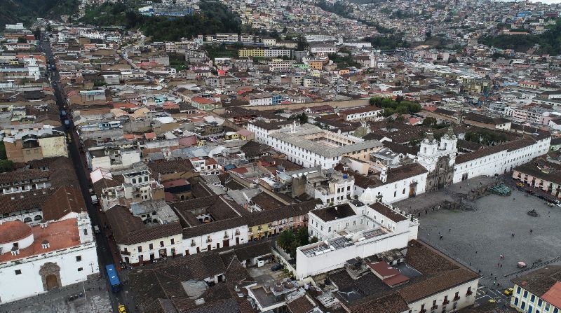 Los restaurantes y cafeterías son los negocios más numerosos en el Centro Histórico de Quito. Un total de 14 entidades privadas se unieron para buscar el desarrollo del área. Foto: Diego Pallero / El Comercio