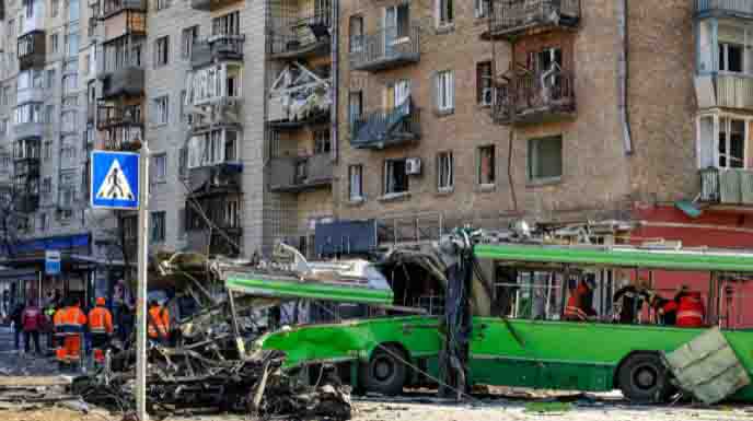 Destrozos tras un ataque en Kiev. Foto: Europa Press
