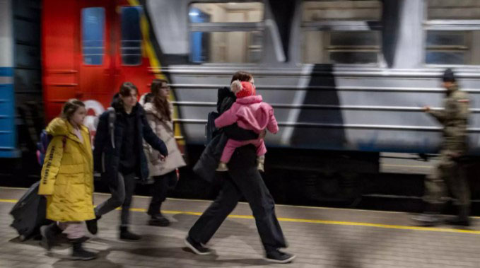 Mujeres y niños en la estación de tren de Przemysl, Polonia. Foto: Europa Press