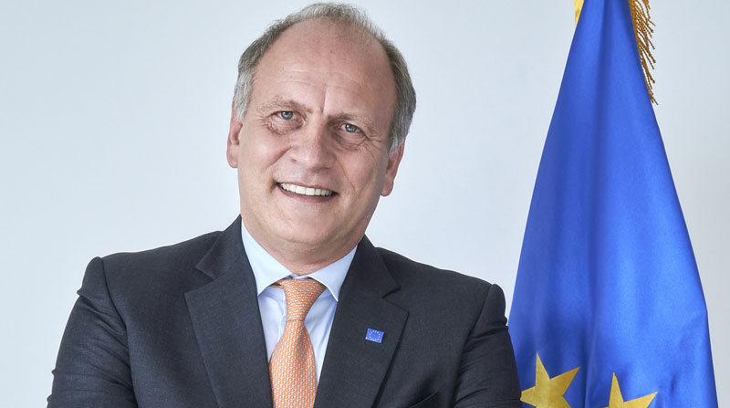 El embajador de la Unión Europea en Ecuador, Charles-Michel Geurts, habla de la situación en la UE, por el ataque de Rusia a Ucrania. Foto: Cortesía