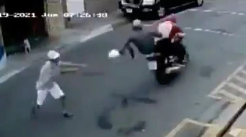 Un morador golpeó a dos ladrones en moto en el Guasmo, el año pasado