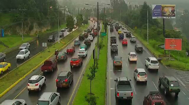 Se registra congestión en la av. General Rumiñahui, sentido Valle - Quito. Foto: Cortesía ECU 911