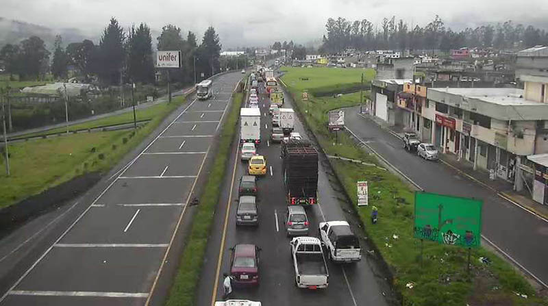 Se observa congestión vehicular en el sector de Tambillo. Foto: ECU911 Quito