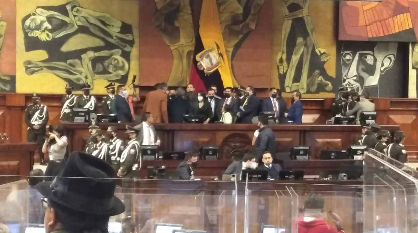 La sesión del pleno fue suspendida por faltas de garantías, así lo determinó la presidenta Guadalupe Llori. Foto: Roger Vélez / EL COMERCIO.