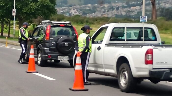 Desde la semana del 7 de marzo del 2022 se darán los lineamientos sobre el proceso que deberán cumplir los vehículos en Quito para su matriculación. Foto: Twitter Agencia Metropolitana de Tránsito