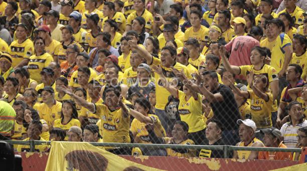 Los hinchas de Barcelona SC durante un partido en la Noche Amarilla. Foto: Archivo / EL COMERCIO