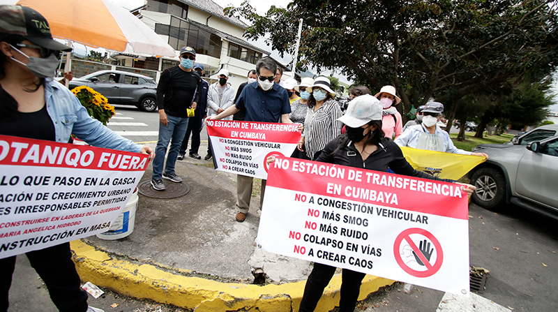 El sábado pasado, quienes se oponen a la construcción del proyecto protestaron en el sector de La Primavera. Foto: Carlos Noriega / EL COMERCIO