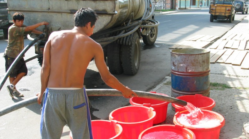 Existe preocupación debido a la falta de acceso al líquido vital de los pobladores de la parroquia San Andrés de Canoa. Foto: Archivo / El Comercio