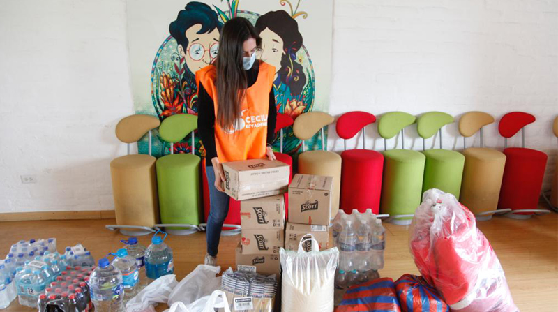 Empresa privada en Quito receptan donaciones para damnificados de Esmeraldas. Foto: Patricio Terán/ El Comercio