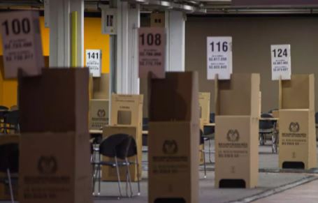 Urnas preparadas en un centro de votación para las elecciones legislativas en Colombia. Foto: Europa Press